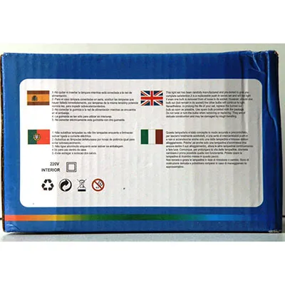 Lanțul de iluminat decorativ cu unitate de control echipată cu 140 de LED-uri albe purpurii, fire izolate verde de pin și o priză care permite extinderea cu unități suplimentare.