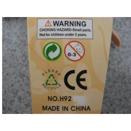 Păpușă din plastic cu păr roșu și verde, cu formă de sirenă.