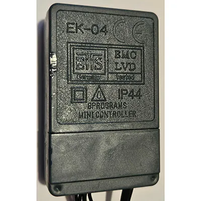 Lanțul de iluminat negru destinat conectării reciproce, cu 200 de LED-uri de surse de lumină neînlocuibile. Acesta include un dispozitiv pentru schimbarea modurilor de iluminare. Produs vândut online, în special prin intermediul www.skvelamoda.sk