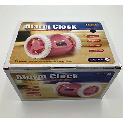 Ceas deșteptător din plastic dur, negru, prevăzut cu o pereche de roți albe.