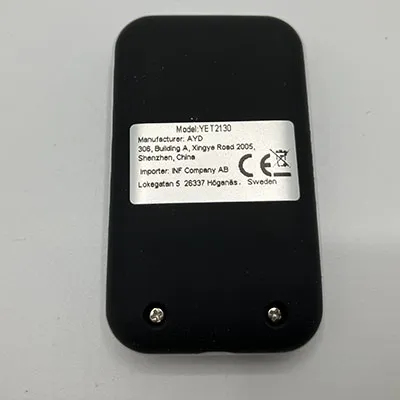 Duplicator de telecomandă din plastic negru cu patru butoane.