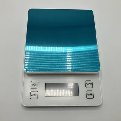 Cantar de bucatarie cu greutate redusa.