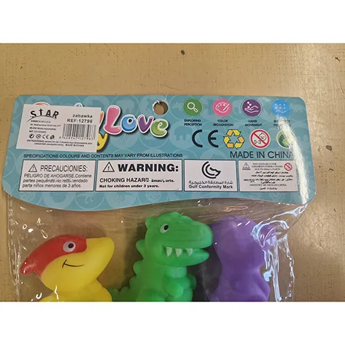 Set de șapte dinozauri de jucărie din plastic colorat. Pe partea de jos a jucăriilor există un element de producere a sunetului care este activat atunci când jucăria este stoarsă.