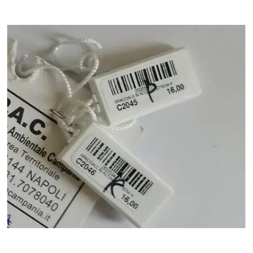 Brățară de oțel cu un cub.