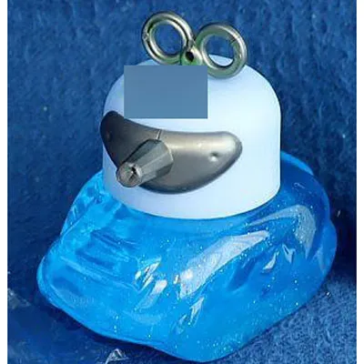 Mâzgă albastră într-un borcan în formă de rezervor.