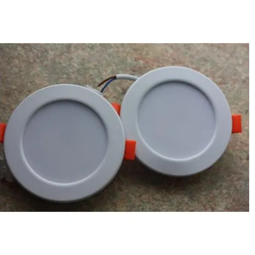 Un pachet de șase lumini încastrate concepute pentru a fi montate pe tavan. Produs vândut online, în special prin Amazon (ASIN: B0CG6CC5KP).