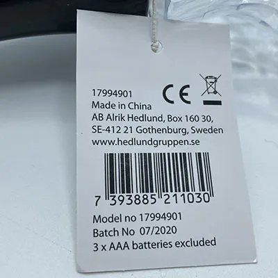 Lanternă de Halloween, aproximativ 35 cm înălțime. Bec transparent în formă de craniu, cu un mâner negru care conține compartimentul bateriei și electronica.
