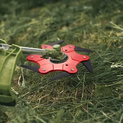 Atașament pentru mașini de tăiat perii pentru tunderea și tăierea marginilor gazonului sau a altor vegetații. Atașamentul de tăiere cuprinde șase cuțite mobile care pot fi utilizate pentru tăiere atunci când se rotesc la viteză mare. Produs vândut online, în special prin intermediul AliExpress (număr de identificare: 1005005791183576).