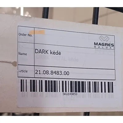 Scaunul are un scaun căptușit. Picioare din 10 mm, articulații ale picioarelor, margini ale scaunului și spătarului din 5 mm, elemente orizontale și verticale ale scaunului și spătarului din metal cu diametrul de 4 mm. Cadrul scaunului este conectat la cadrul piciorului cu patru șuruburi M5.