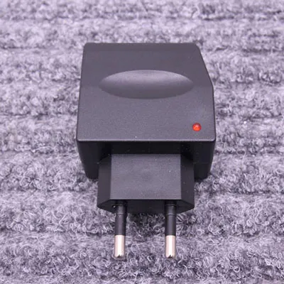 Unitate de alimentare cu adaptor de brichetă auto.