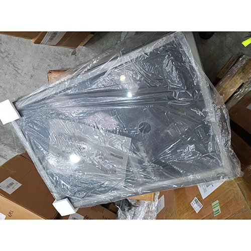 O cutie de incubator pentru animale de companie cu un tampon de încălzire instalat. Produs vândut online, în special prin intermediul Amazon.