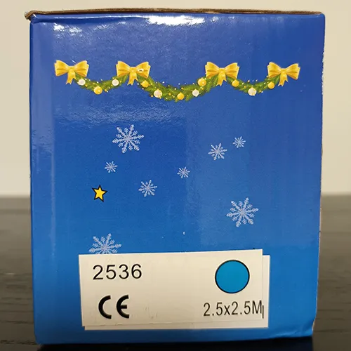 Lanțul electric de iluminat conține 200 de LED-uri.