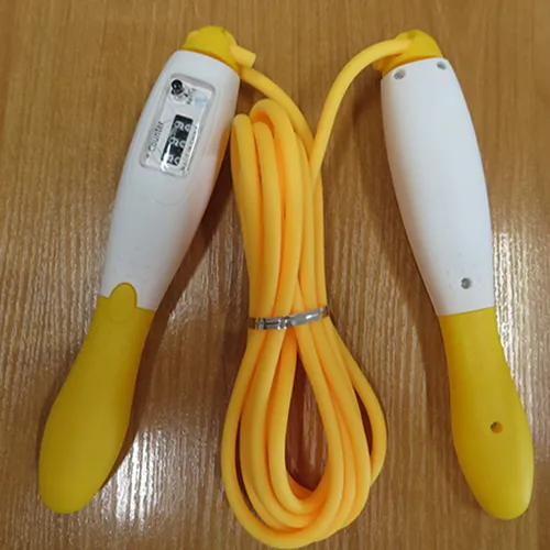 Frânghie de sărituri cu un contor, realizat dintr-un material plastic.