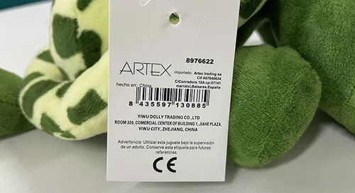 Jucărie moale de broască țestoasă verde, cu coajă verde deschis și pete verde închis.