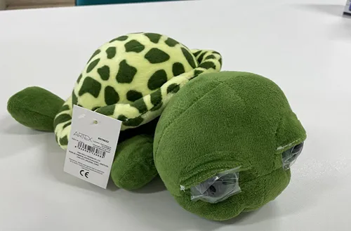 Jucărie moale de broască țestoasă verde, cu coajă verde deschis și pete verde închis.