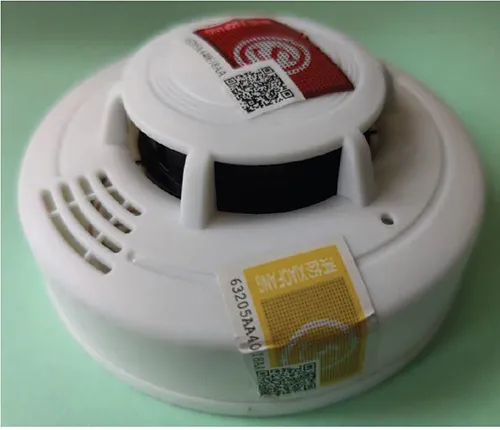 Detector de fum cu baterie, conceput pentru uz casnic. Produs vândut online, în special prin intermediul Wish.