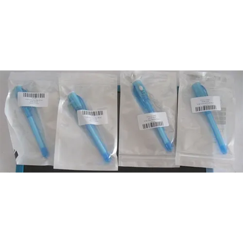 Stilou cu cerneală transparentă și lumină UV alimentată de o baterie care face cerneala vizibilă. Produs vândut online, în special prin intermediul Wish.