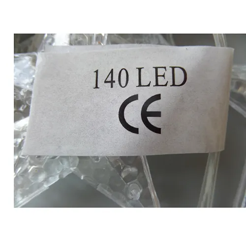 Lanțul de iluminat pentru utilizare în interior cu 140 de LED-uri neînlocuibile în formă de stele.