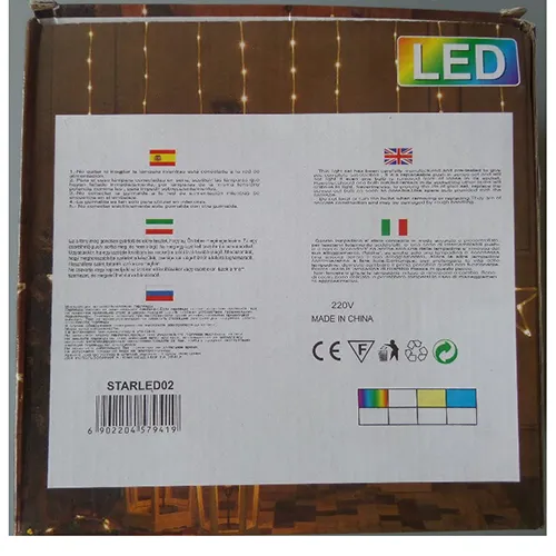 Lanțul de iluminat pentru utilizare în interior cu 140 de LED-uri neînlocuibile în formă de stele.