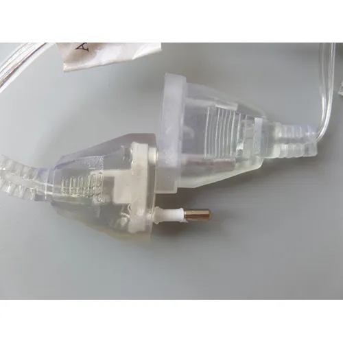 Lanțul de iluminat pentru utilizare în interior cu 140 de LED-uri neînlocuibile în formă de stele.