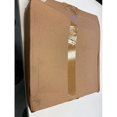 Bază metalică rotundă cu lumină LED și cablu de alimentare. Produs vândut online, în special prin intermediul eBay (identificator unic de produs: 355172493481).