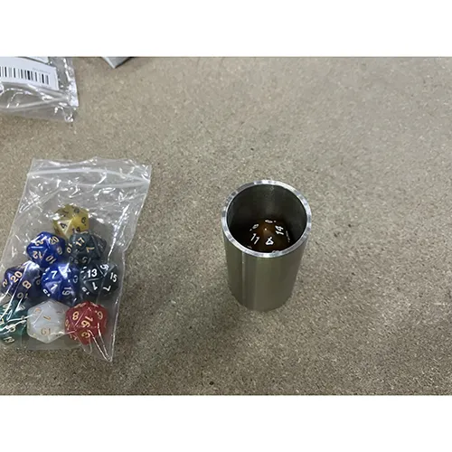 Set de zaruri format din zaruri colorate pe 12 fețe. Produs vândut online, în special prin intermediul Temu (identificator unic de produs: 601099608795038).