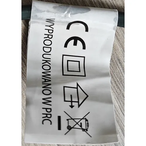 Lanțul de iluminat cu 200 de surse de lumină LED neînlocuibile și un dispozitiv pentru schimbarea modurilor de iluminare. Produs vândut online, în special prin intermediul Allegro.