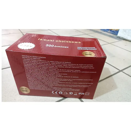 Lanț de iluminat cu 500 de LED-uri neînlocuibile, o unitate intermitentă și o priză care permite extinderea cu membri suplimentari.