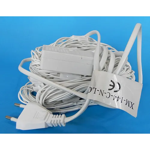 Lanț de iluminat decorativ în formă de plasă (1,2 m x 1,6 m) cu LED-uri neînlocuibile și o unitate intermitentă care poate fi conectată direct la tensiunea rețelei.