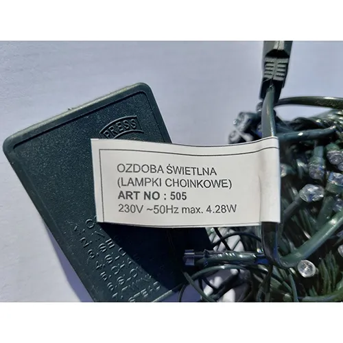 Lanț de iluminat decorativ cu LED-uri de chihlimbar și un fir izolat de culoare verde închis, cu o unitate de control cu opt programe și o opțiune de extensie.