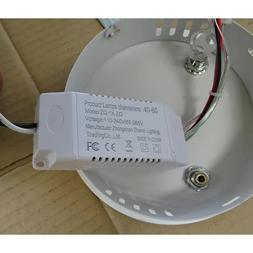 Lampă de plafon. Produs vândut online, în special prin intermediul TEMU.