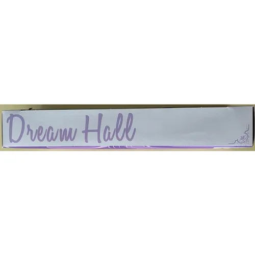 Păpușă din plastic, cu păr în stil coadă de cal și haine în diferite culori, de aproximativ 28 cm înălțime.