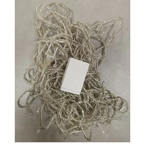 Lanț de iluminat care conține 280 de surse de lumină cu LED-uri neînlocuibile. Produsul include un dispozitiv pentru schimbarea modurilor de iluminare.