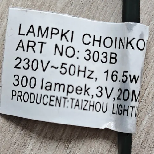 Lanț de iluminat cu 300 de surse de lumină LED neînlocuibile. Produsul include un dispozitiv pentru schimbarea modurilor de iluminare.