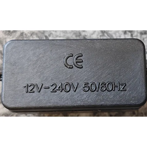 Lumină în formă de copac, cu surse de lumină LED neînlocuibile în formă de floare.