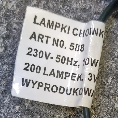 Lanț de iluminat verde conceput pentru interconectare, constând din 200 de surse de lumină cu LED-uri neînlocuibile și un dispozitiv pentru schimbarea modurilor de iluminare.