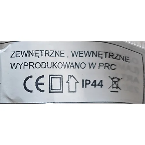 Un lanț de iluminat conceput pentru interconectare, care conține 200 de surse de lumină cu LED-uri neînlocuibile și un dispozitiv pentru schimbarea modurilor de iluminare.