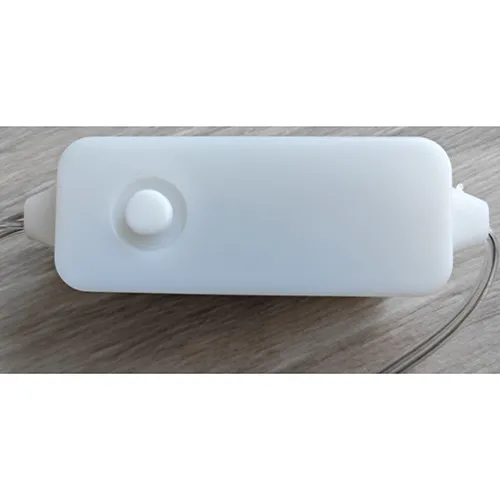 Un lanț de iluminat conceput pentru interconectare, constând din surse de lumină cu LED-uri care nu pot fi înlocuite și un dispozitiv pentru schimbarea modurilor de iluminare.