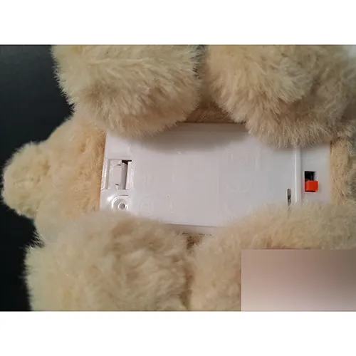 Iepuraș de pluș cu baterii. Produs vândut online, în special prin intermediul Amazon.