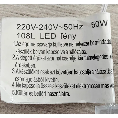 Lanț de iluminat în formă de stele conceput pentru interconectarea surselor de lumină cu LED-uri neînlocuibile. Produs vândut online, în special prin ledziarovka.eu