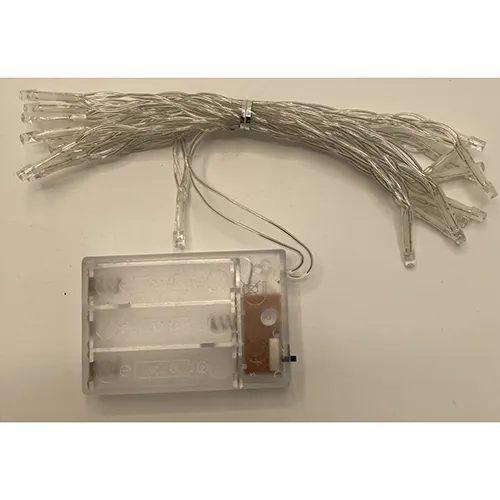 Lanț de iluminat cu LED-uri. Produs vândut online, în special prin intermediul Temu.