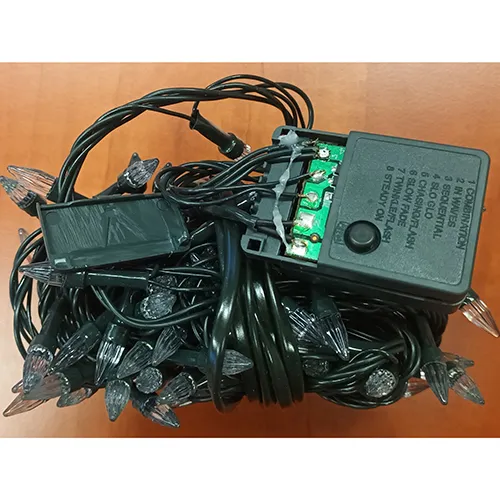 Lanț de iluminat format din surse de lumină neînlocuibile și un dispozitiv pentru schimbarea modurilor de iluminare.