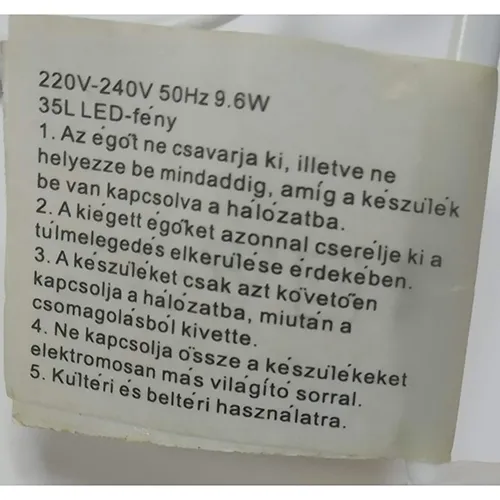 Lanț de iluminat în formă de copac alb, decorat cu stele.