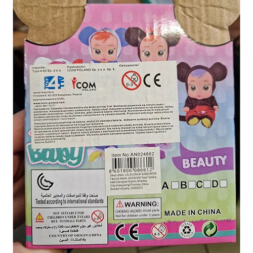 Papusa din plastic cu accesorii.