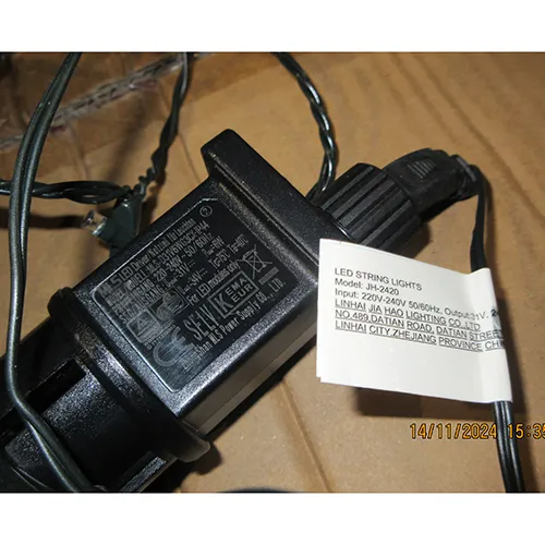 Lanț de iluminat cu 400 de lămpi cu LED-uri și o lungime de 50m. Puterea: 24W Produs vândut online, în special prin intermediul euroled.lv.