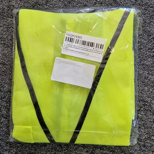 Vestă de siguranță galbenă. Produs vândut online, în special prin intermediul AliExpress (Numărul produsului: 1005008481912781).