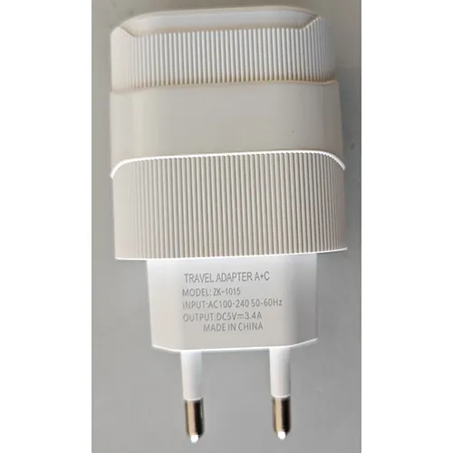 Adaptor alb de călătorie cu un conector USB și o ieșire USB-C.
