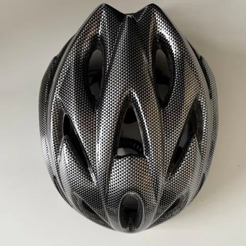 Cască de bicicletă neagră. Produs vândut online, în special prin intermediul Shein.