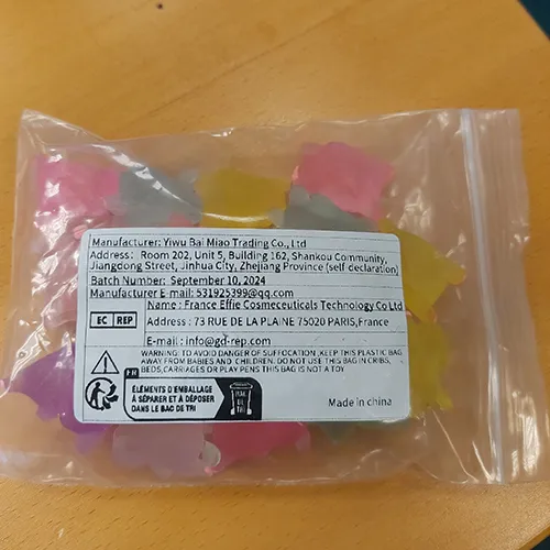 Pachet de 20 de jucării mici din plastic în formă de porc. Produs vândut online, în special prin intermediul Temu.