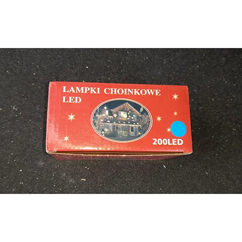 Lanț de iluminat format din 200 de LED-uri, o unitate intermitentă cu marcaj IP44, un dop plat și o priză plată, stivuibilă.